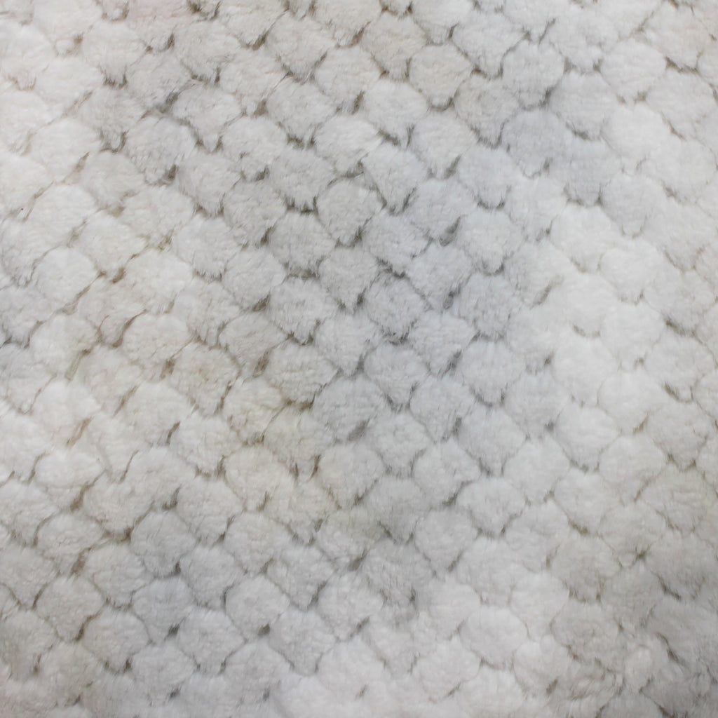Tie dye Modo Snuggle fabric, edge view