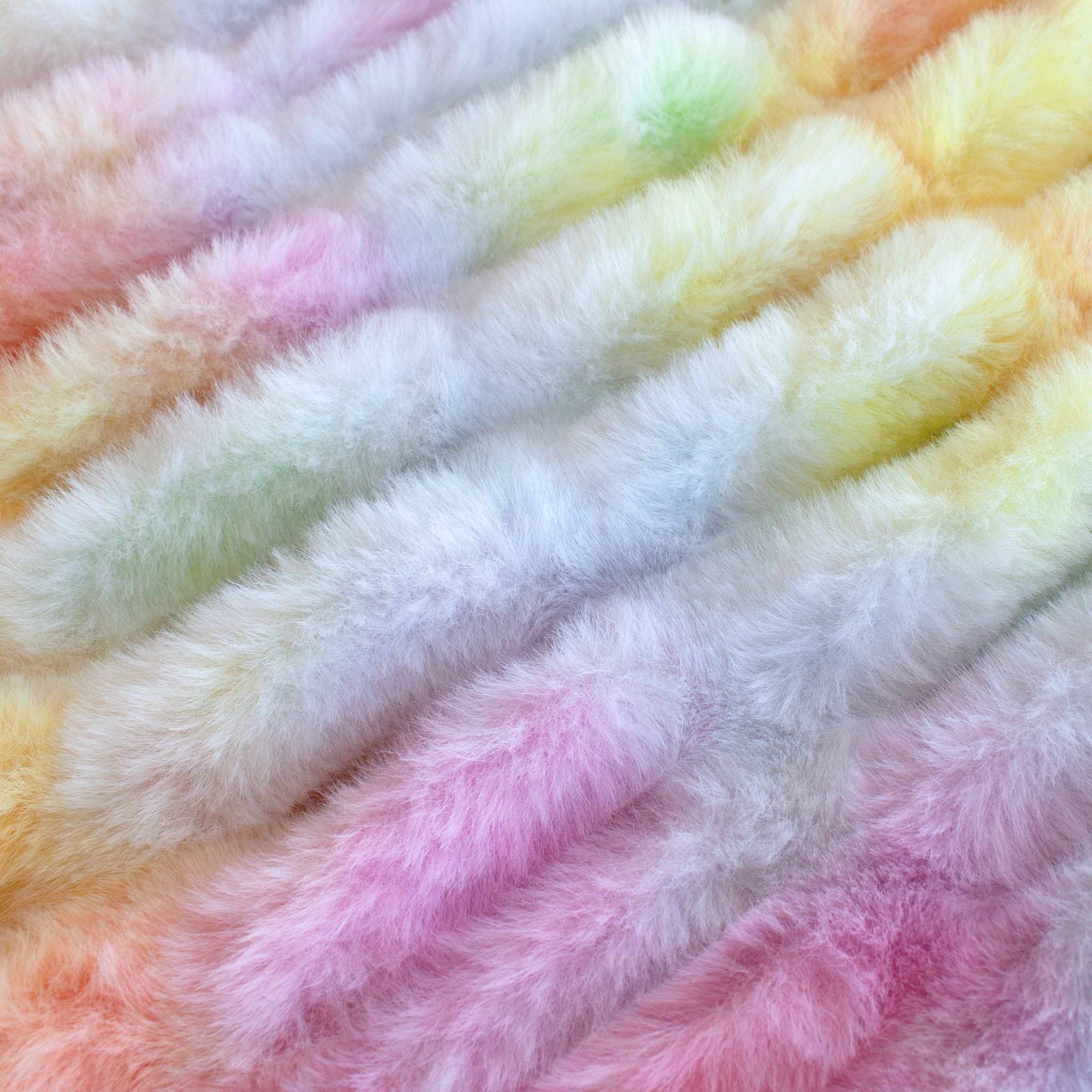 Jubilee Sharpei Snuggle fabric, edge view