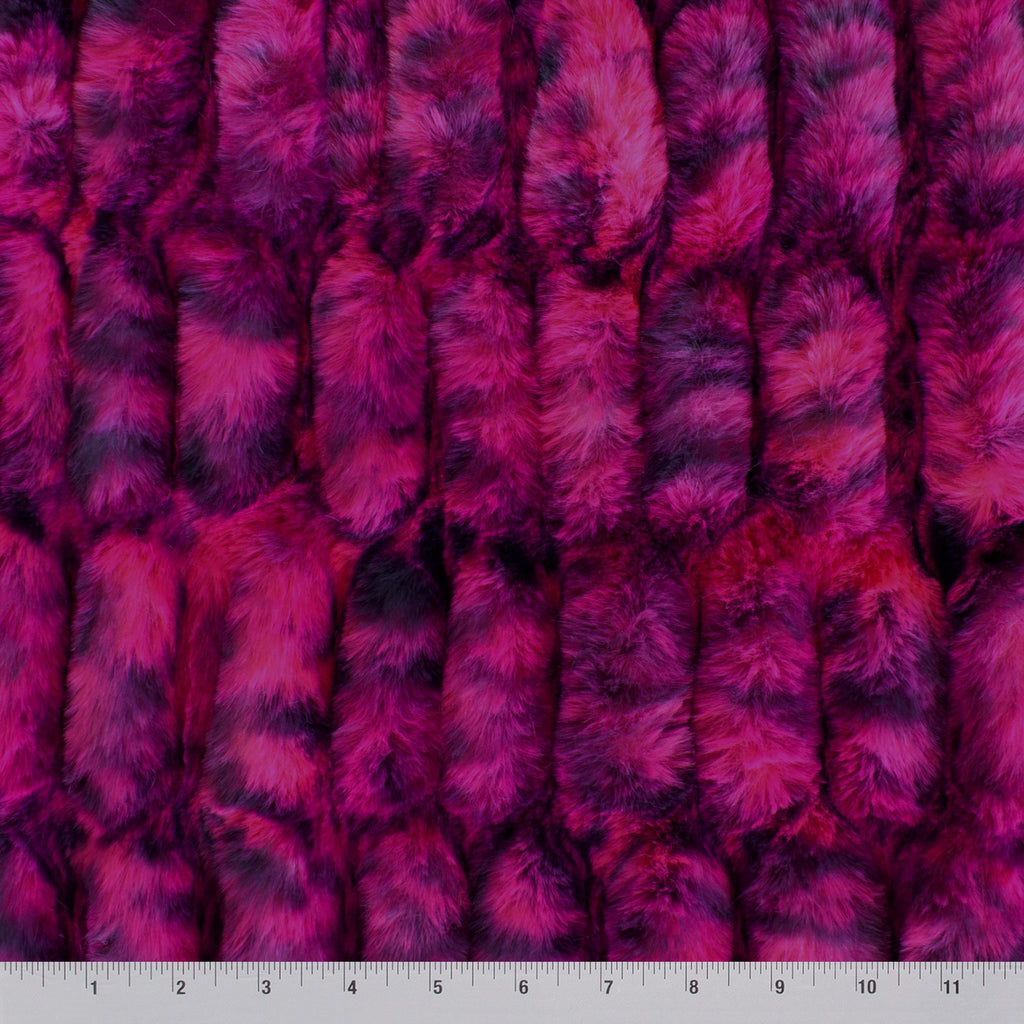 Leopard Sharpei minky fabric, surface close-up