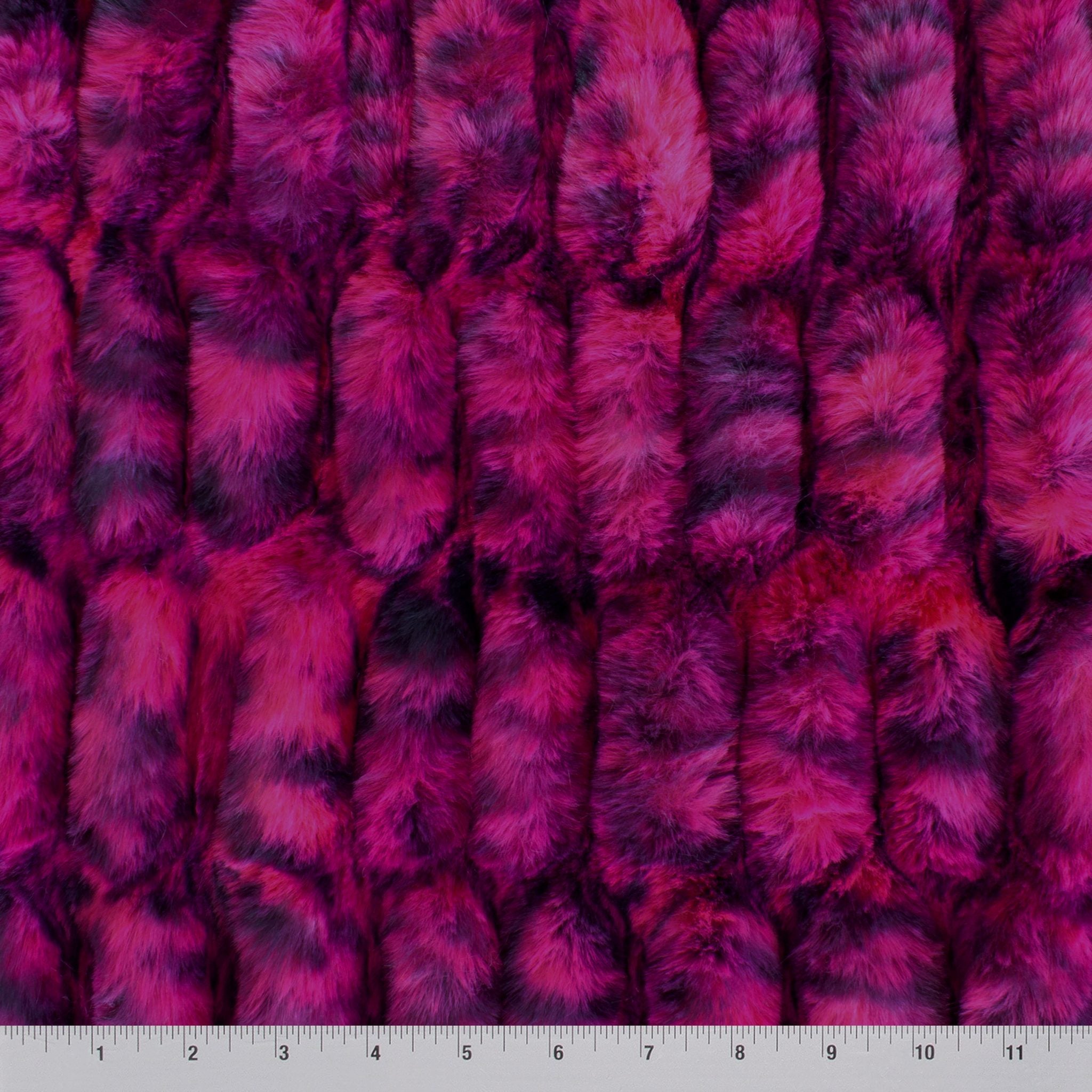 Leopard Sharpei minky fabric, surface close-up